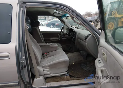 2002 Toyota Tundra Sr5 V8 z USA, uszkodzony, nr VIN 5TBRT34122S310565